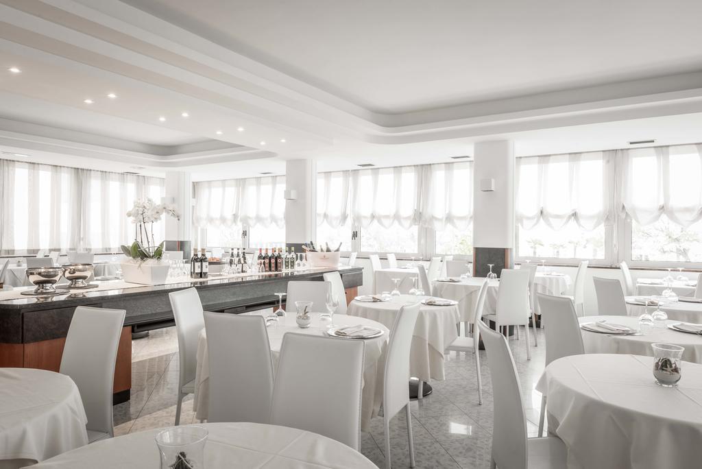 Commodore Hotel 4*